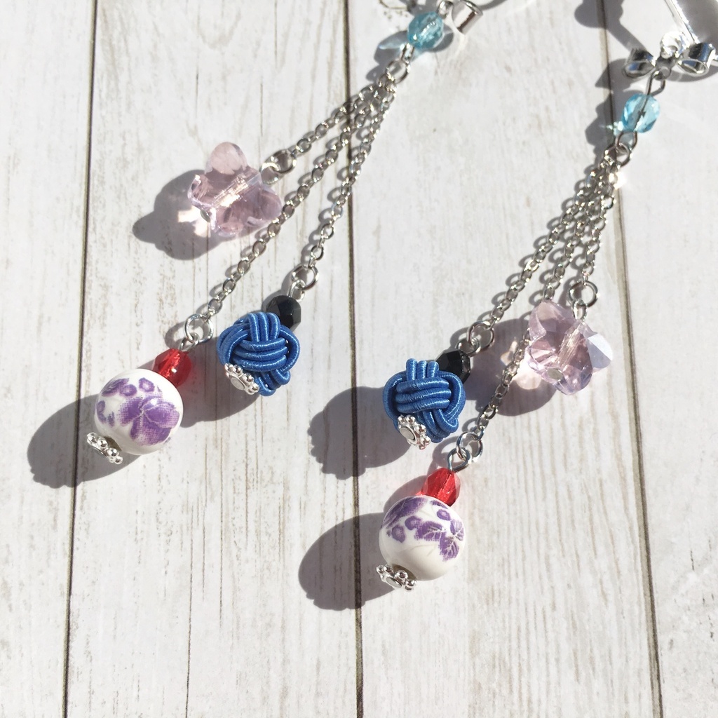 風に流れる歌仙兼定耳飾り