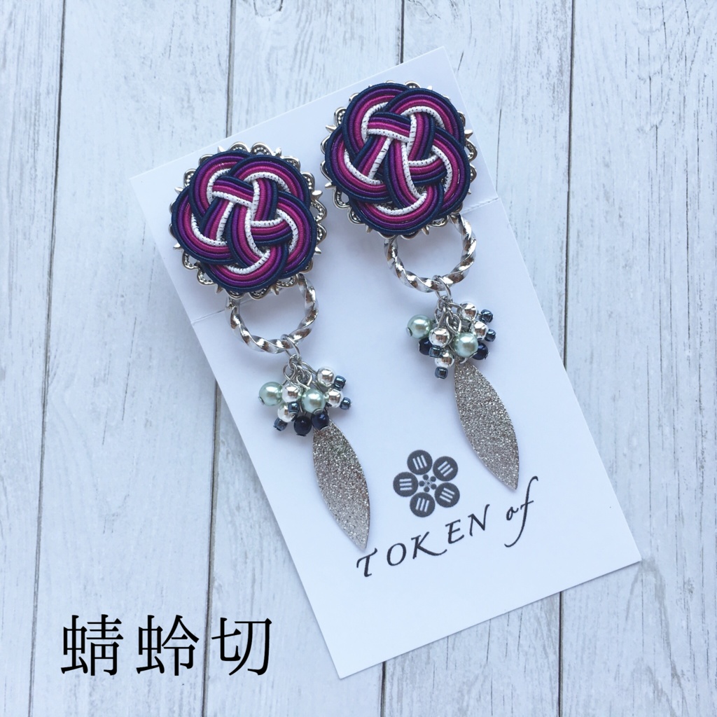 「近侍に染まる首飾り」のお揃い耳飾り