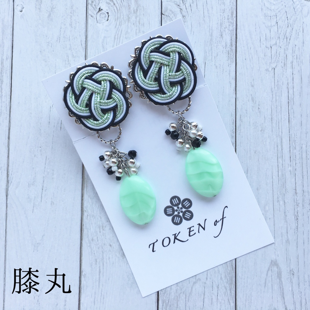 「近侍に染まる首飾り」のお揃い耳飾り