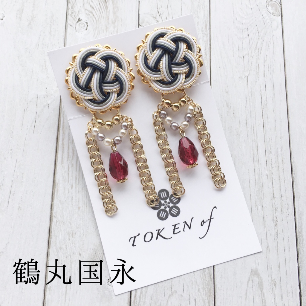 「近侍に染まる首飾り」のお揃い耳飾り