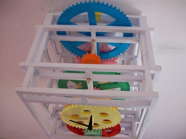 紙の歯車が時を刻む。ペーパークラフト振り子時計 展開図データ【PDF】