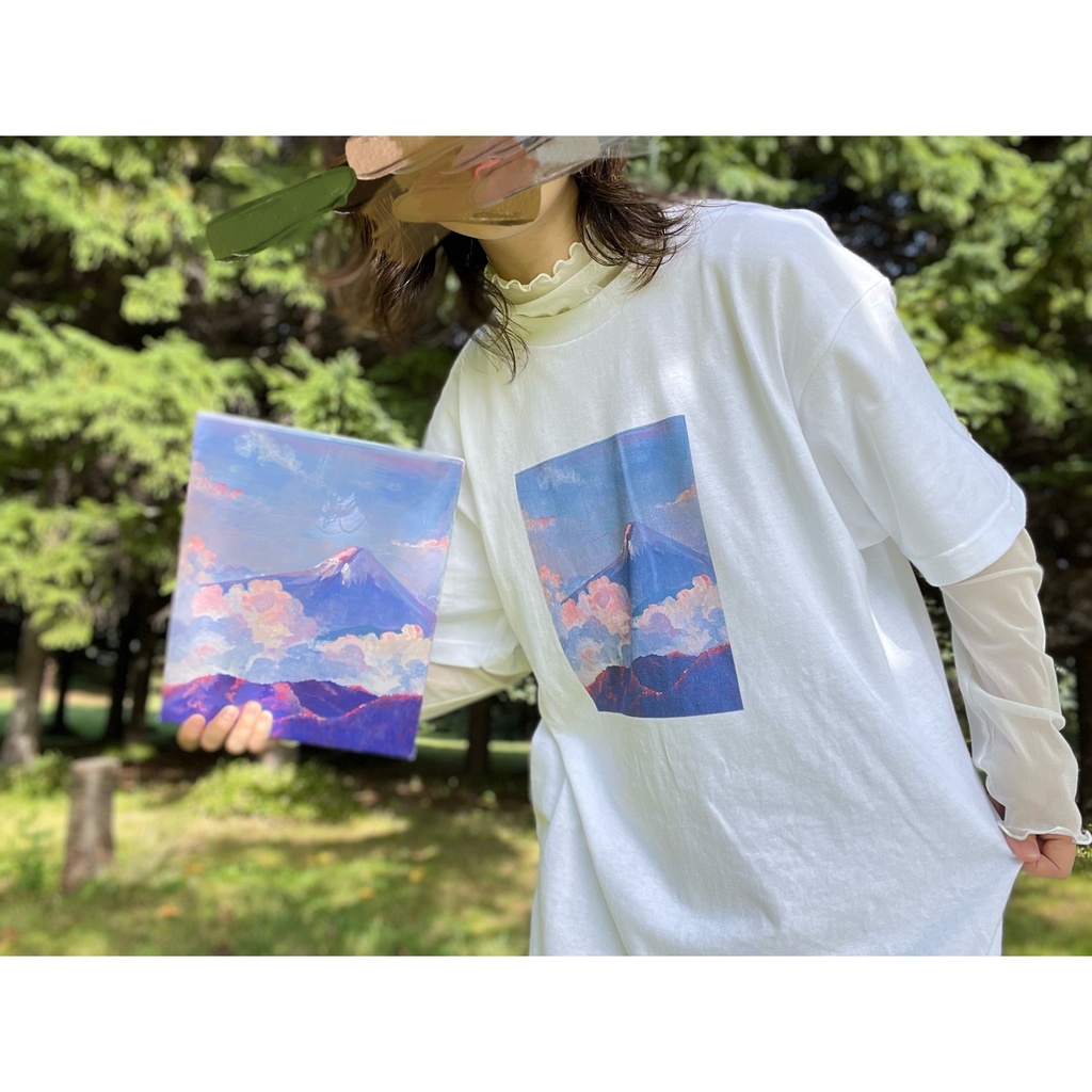 そらとやまの青いTシャツ