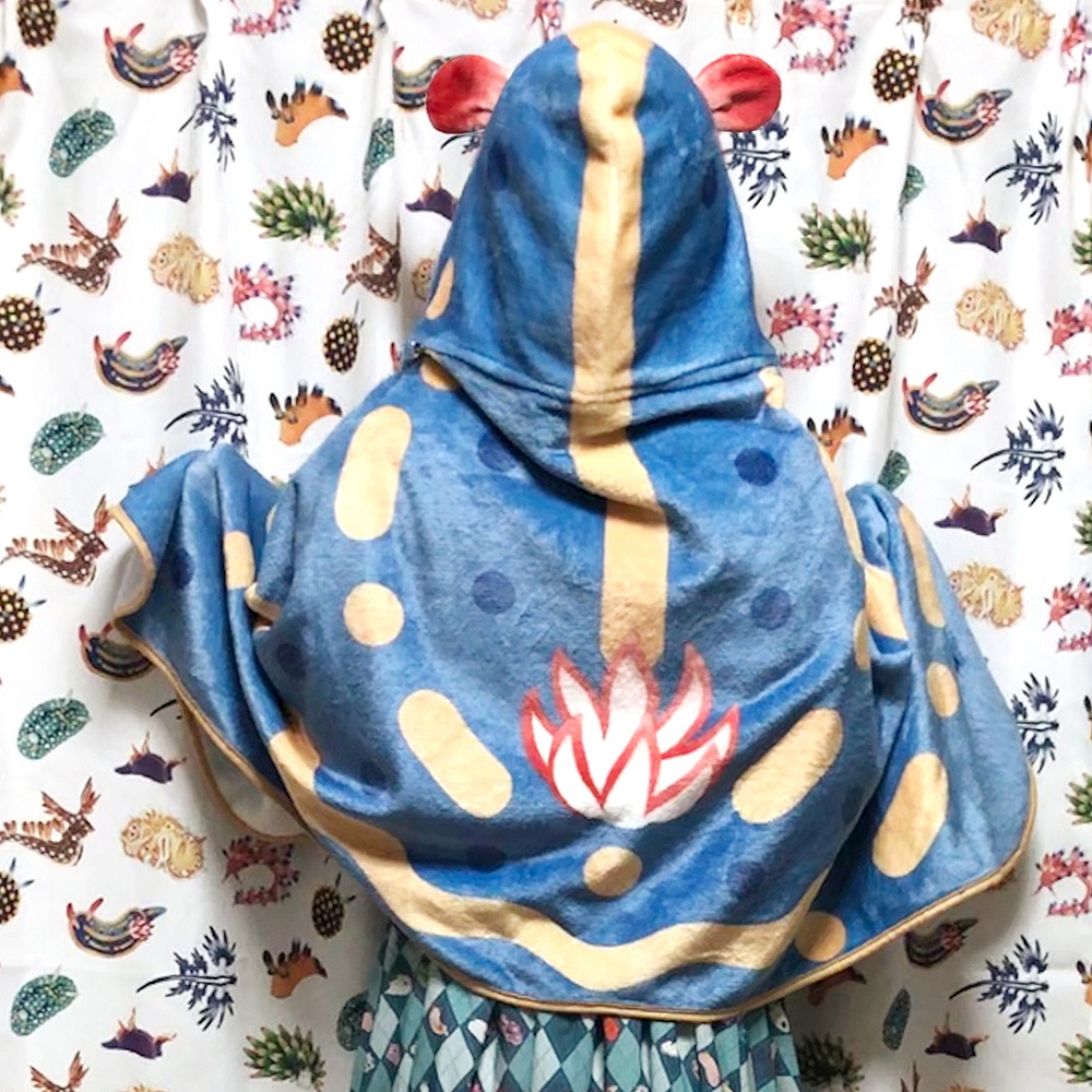 ウミウシになれるフードバスタオル(アオウミウシ)