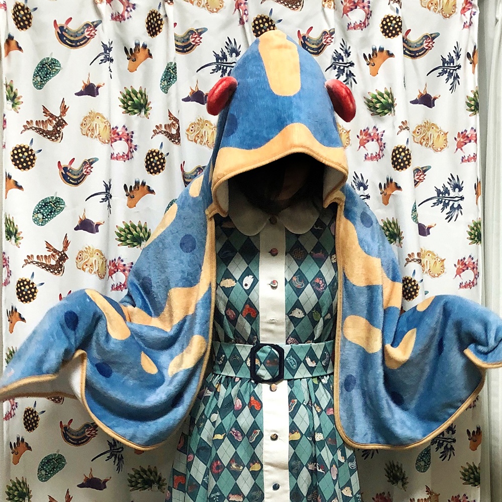 ウミウシになれるフードバスタオル(アオウミウシ)