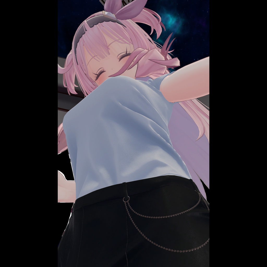 セレスティア用の衣装、フレンチスリーブTシャツ、チェーン付レザーショートパンツ