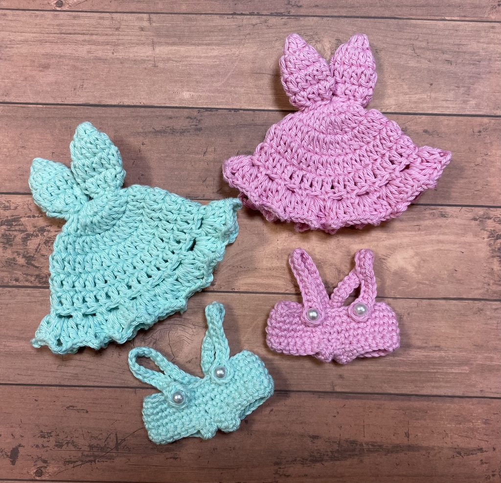 うさ耳帽子とサロペットセット