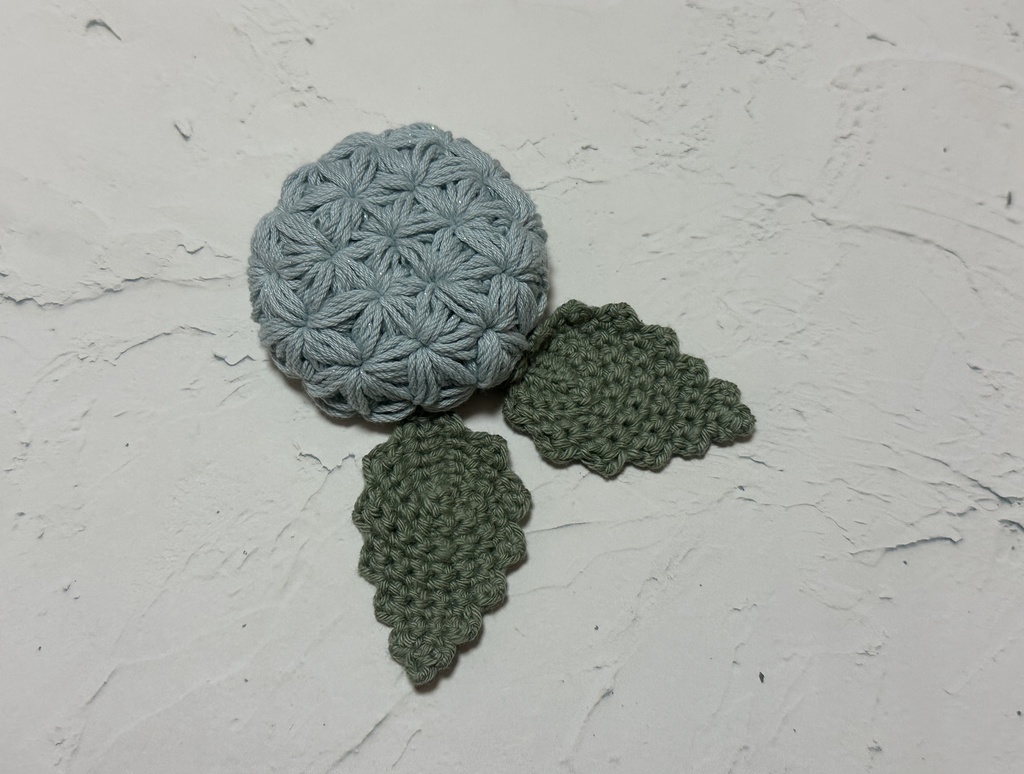 雨の日の紫陽花ベレー帽