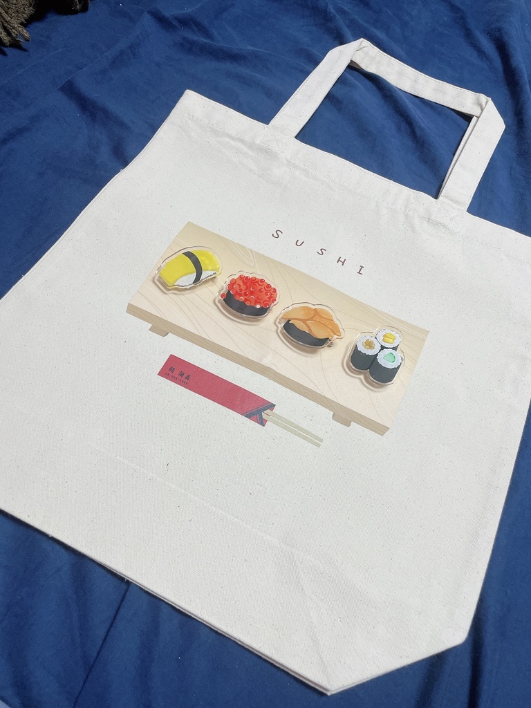 鮨をのせるトートとポーチ