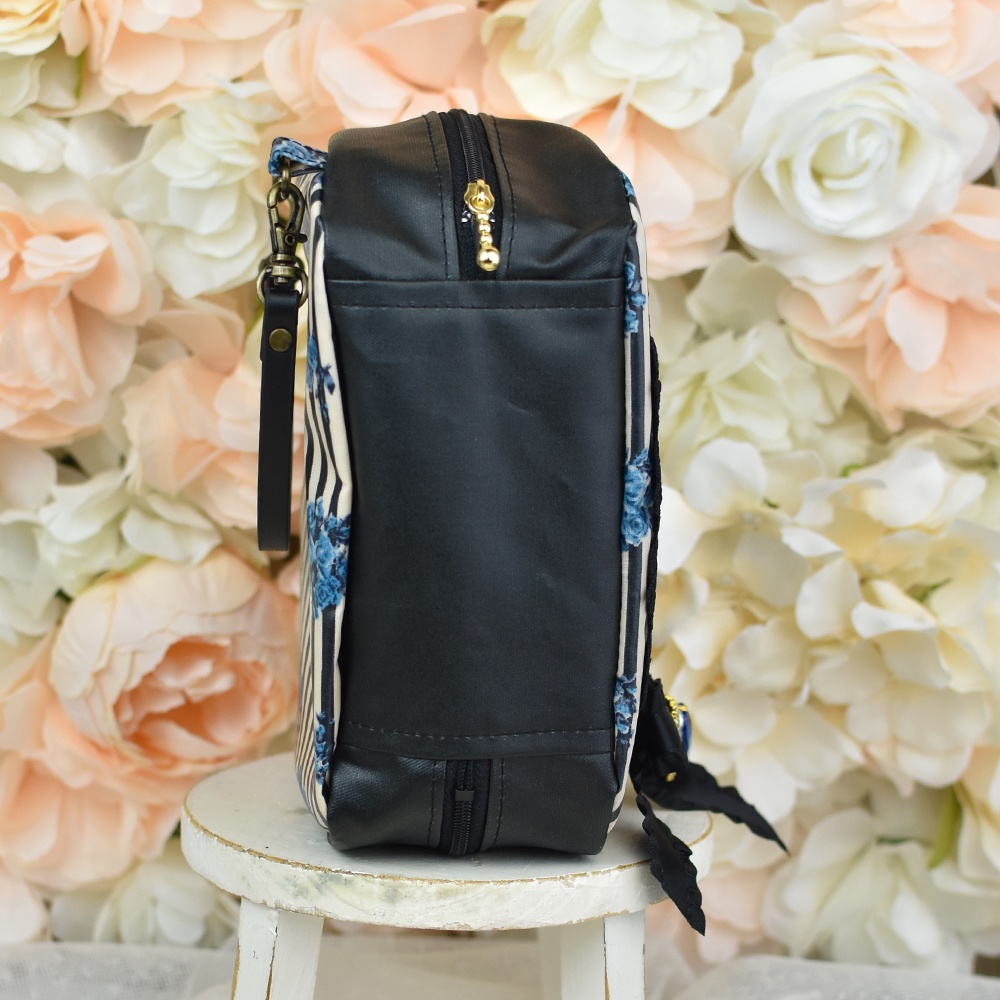 持ち手付きぬいポーチ(赤薔薇)