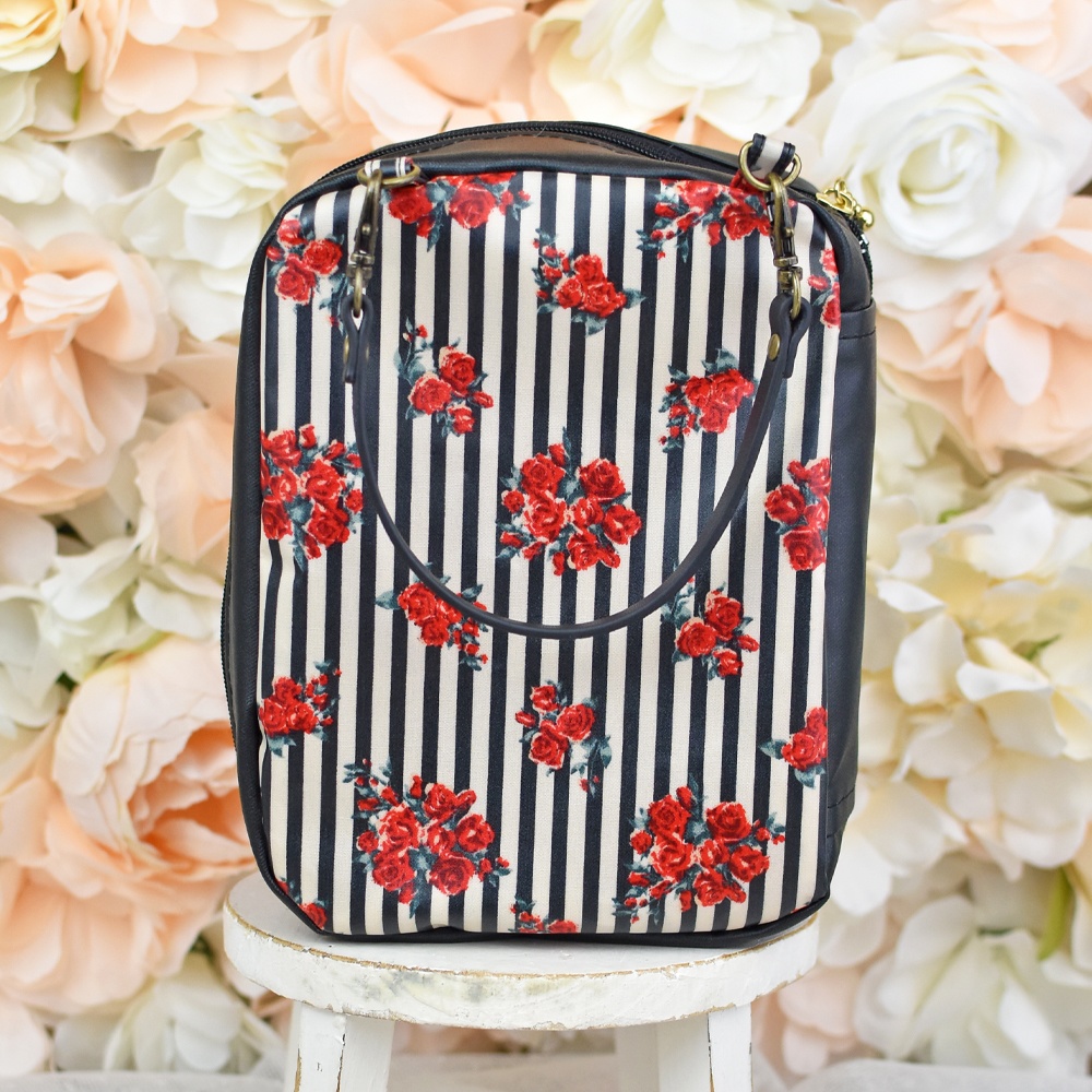 持ち手付きぬいポーチ(赤薔薇)