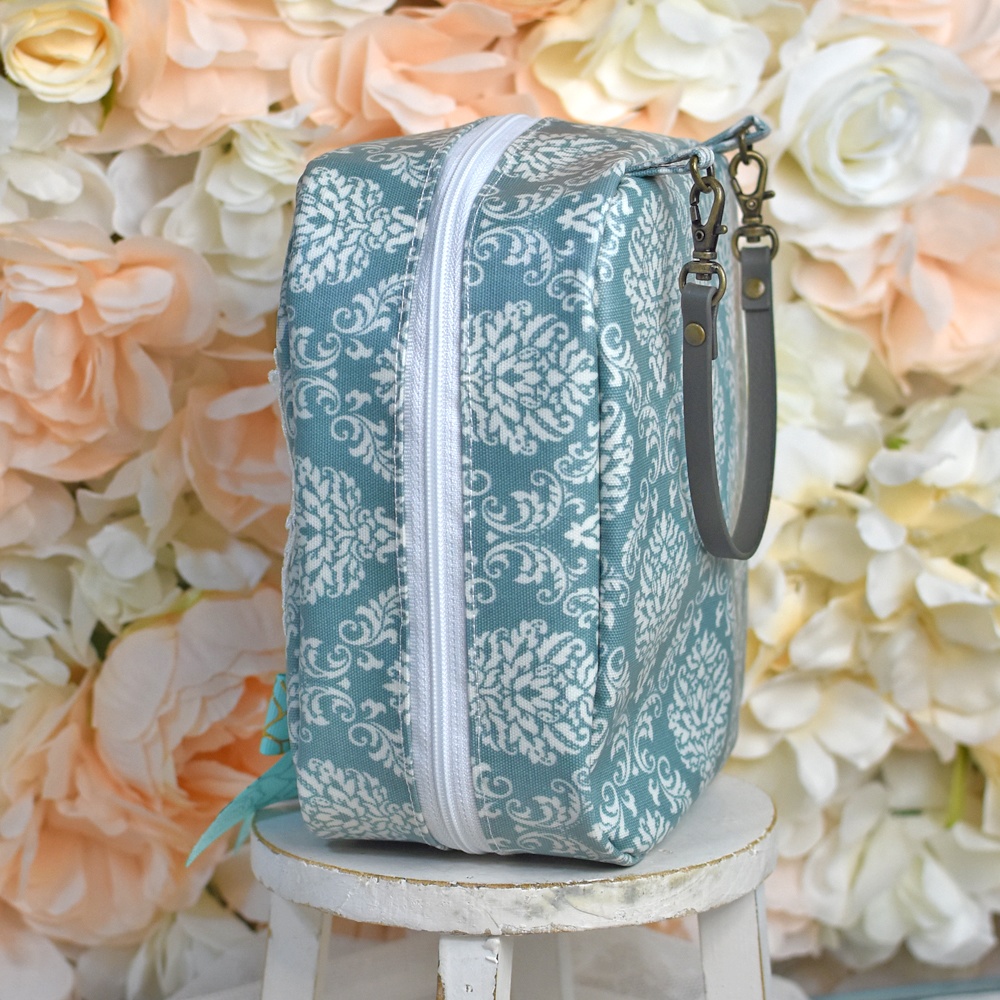 持ち手付きぬいポーチ(クラシックグリーン)