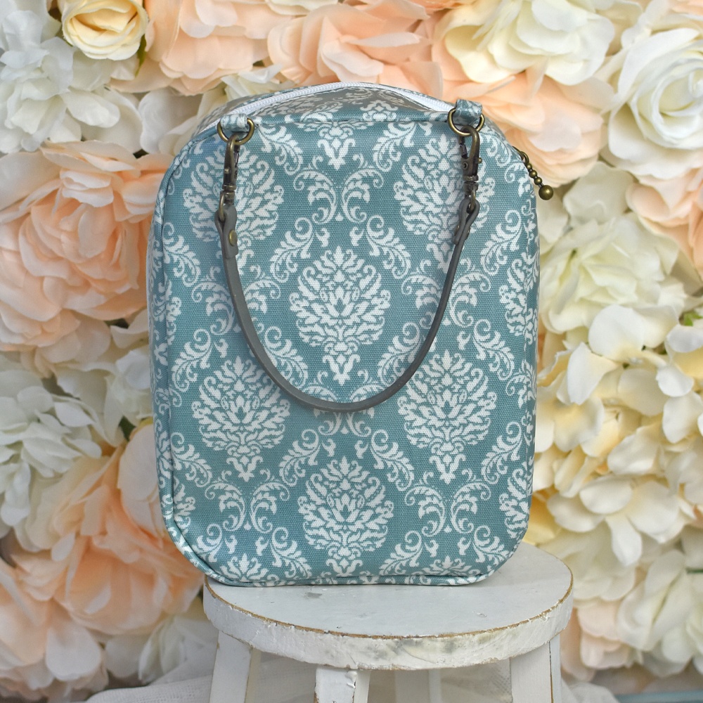 持ち手付きぬいポーチ(クラシックグリーン)