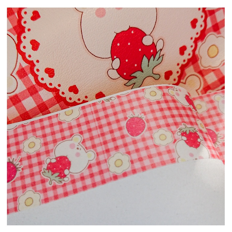 Poyokumaいちごチェックマステ