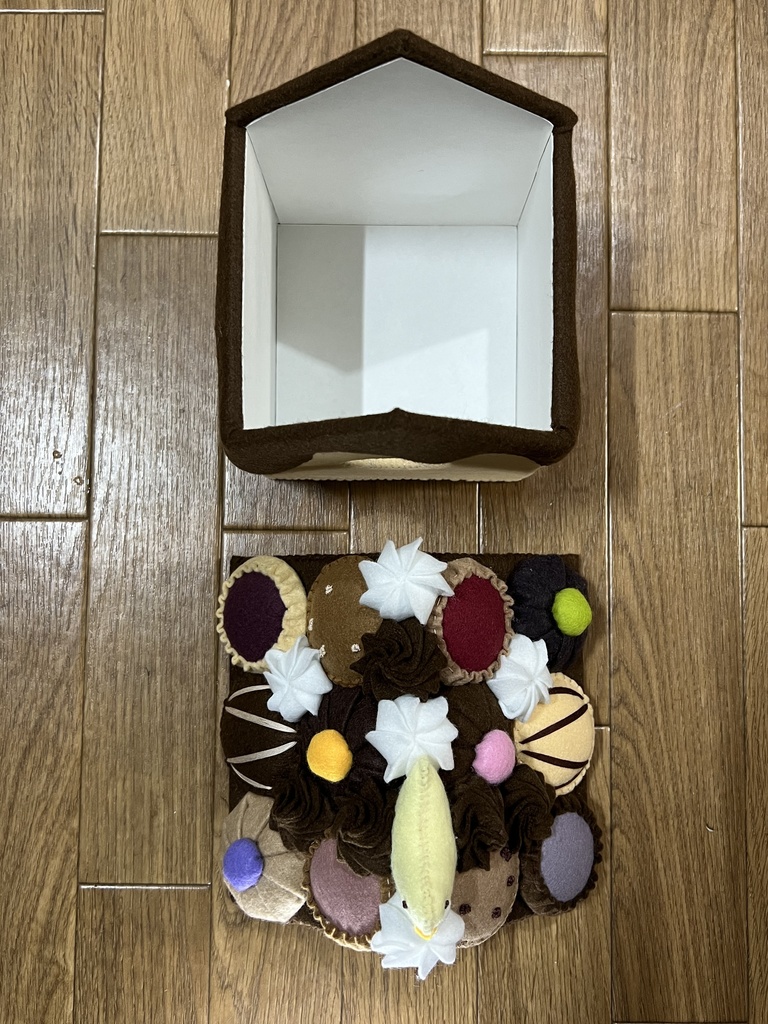 文鳥専用フェルト製お菓子の家(抽選販売)