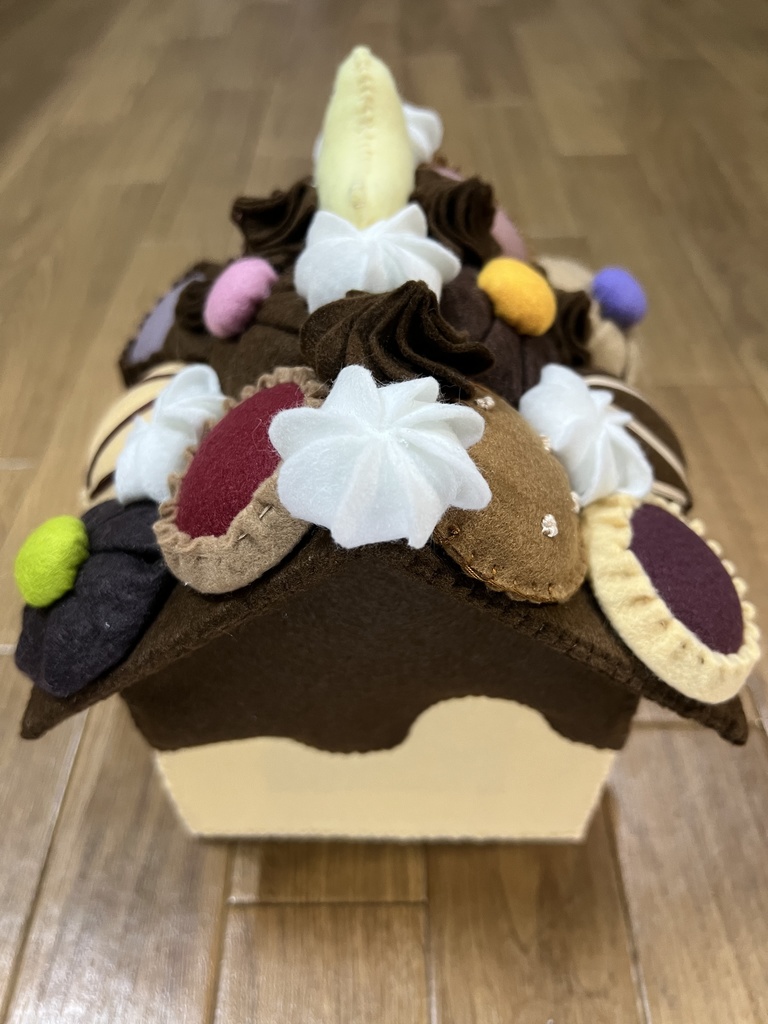 文鳥専用フェルト製お菓子の家(抽選販売)