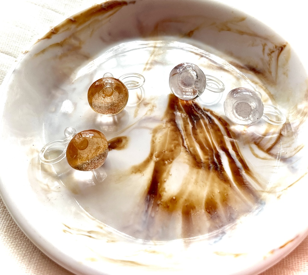 小粒樹脂ノンホールピアス(クリア&ゴールド)