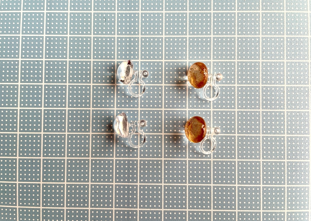 小粒樹脂ノンホールピアス(クリア&ゴールド)