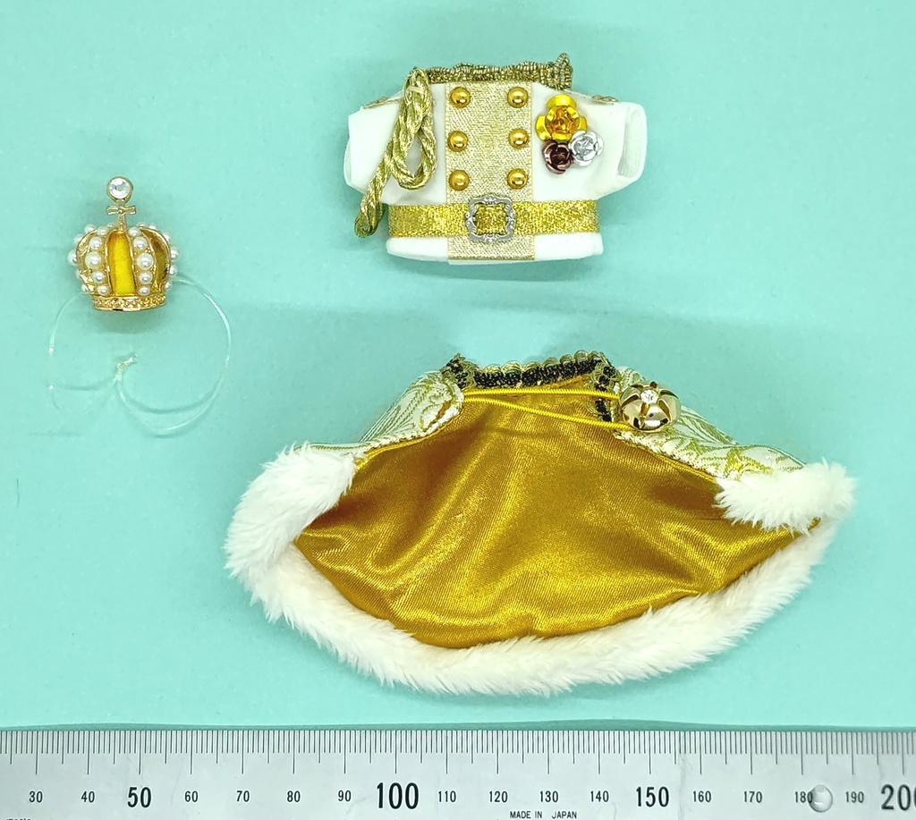 【白色王子服】