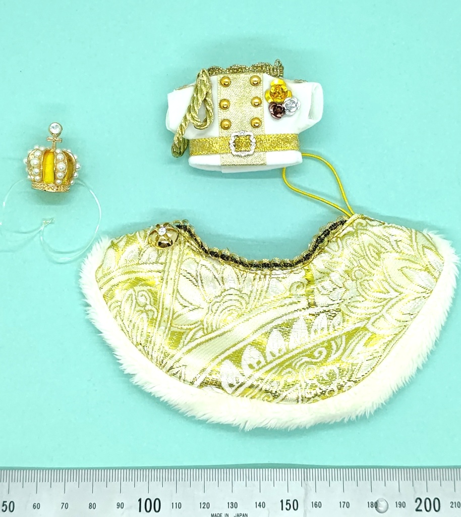 【白色王子服】