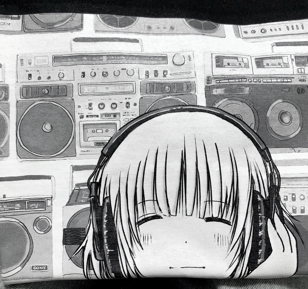 ヘッドフォン少女(ラジカセ)