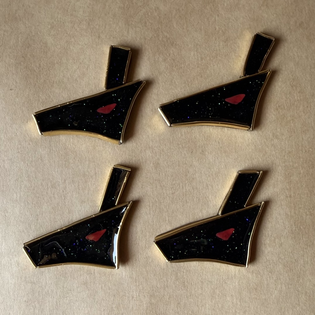 砂漠と戦争を司る神 セトのマグネットバッジ