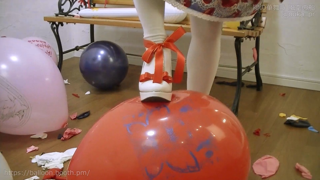 ロリィタ女子の風船遊び