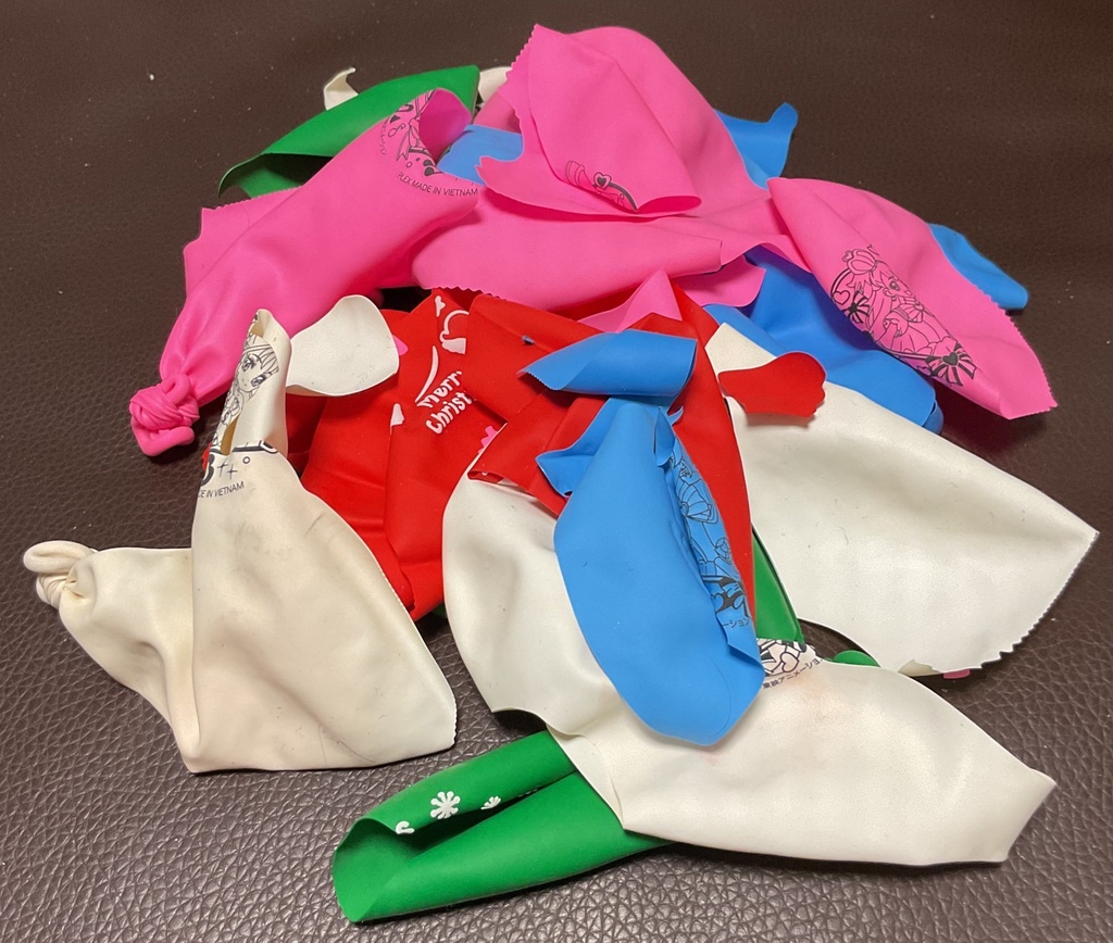 パンダパジャマの風船遊び