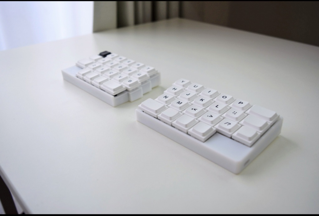 Split40 40% ワイヤレス 分割キーボード ロープロファイル ロウスタッガード
