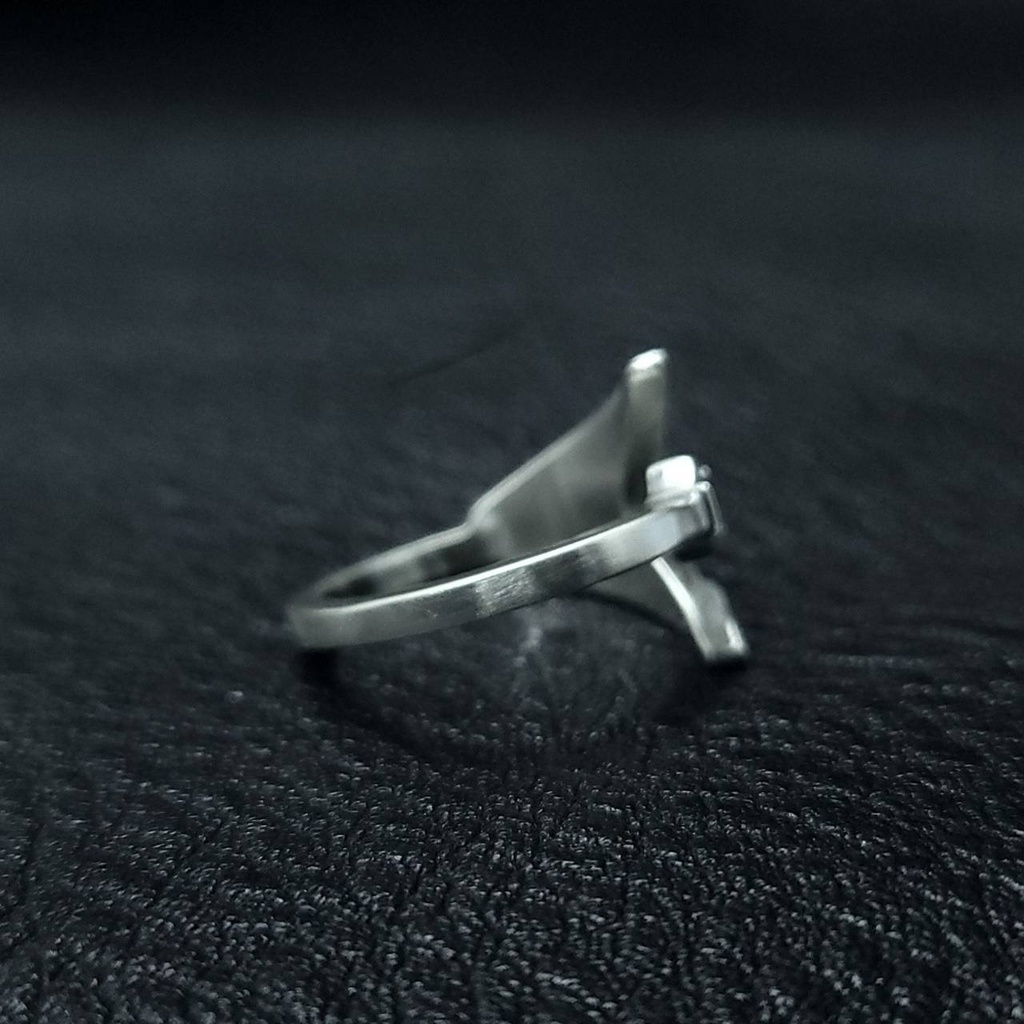 T-CROSS FLYING V SILVER RING