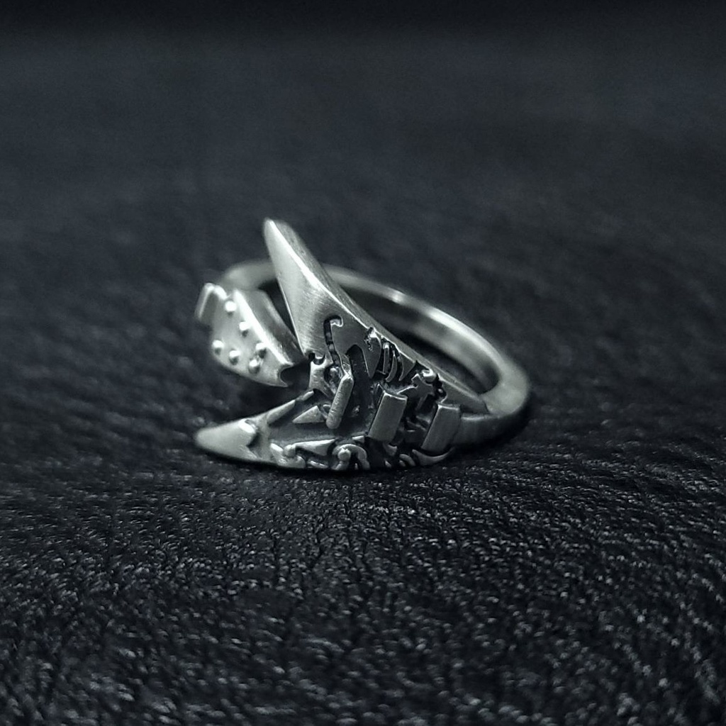 T-CROSS FLYING V SILVER RING