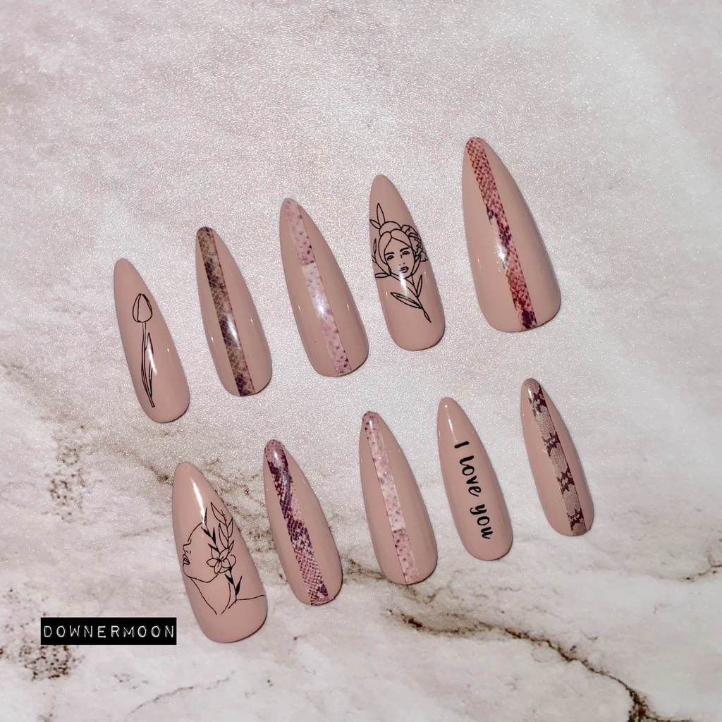 ロングネイル♡個性派ベージュ×パイソン柄ネイルチップ