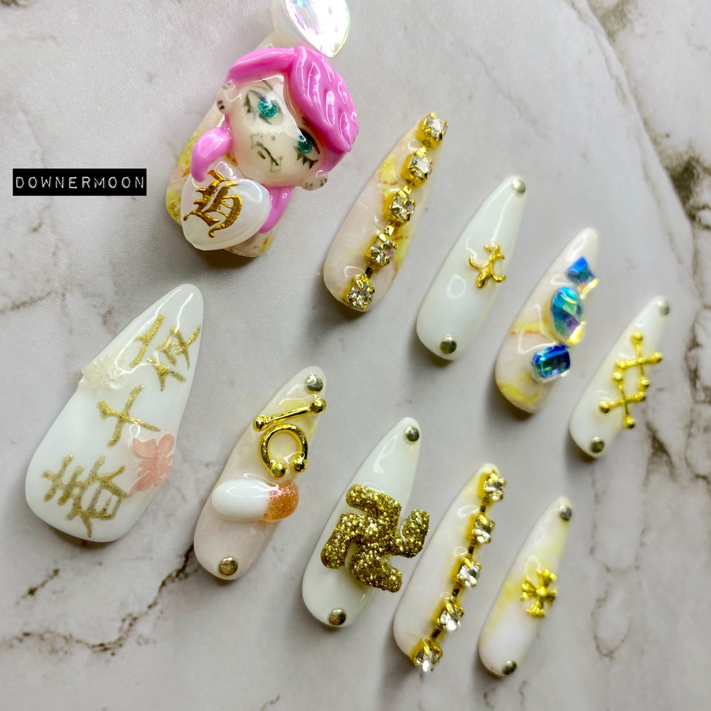 東リベ(春千夜)モチーフ♡ホワイト×ゴールドロング痛ネイル