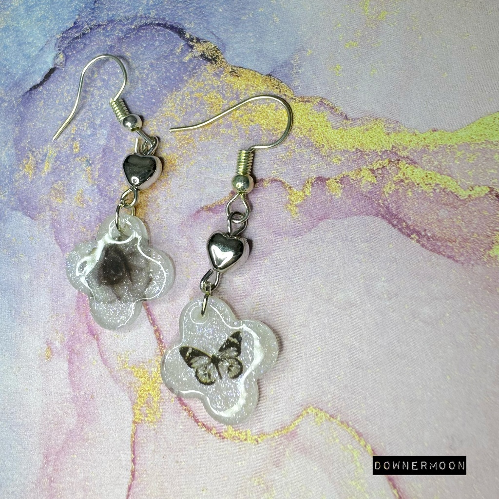 🦋蝶々×花🥀モノクロキラキラピアス✨