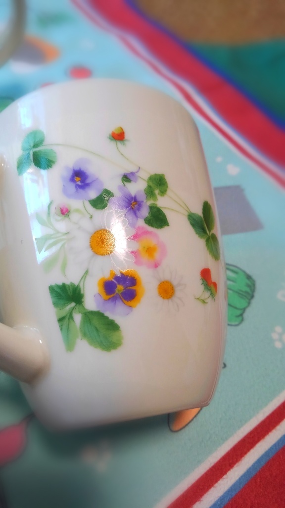 マグカップ☆苺と蝶