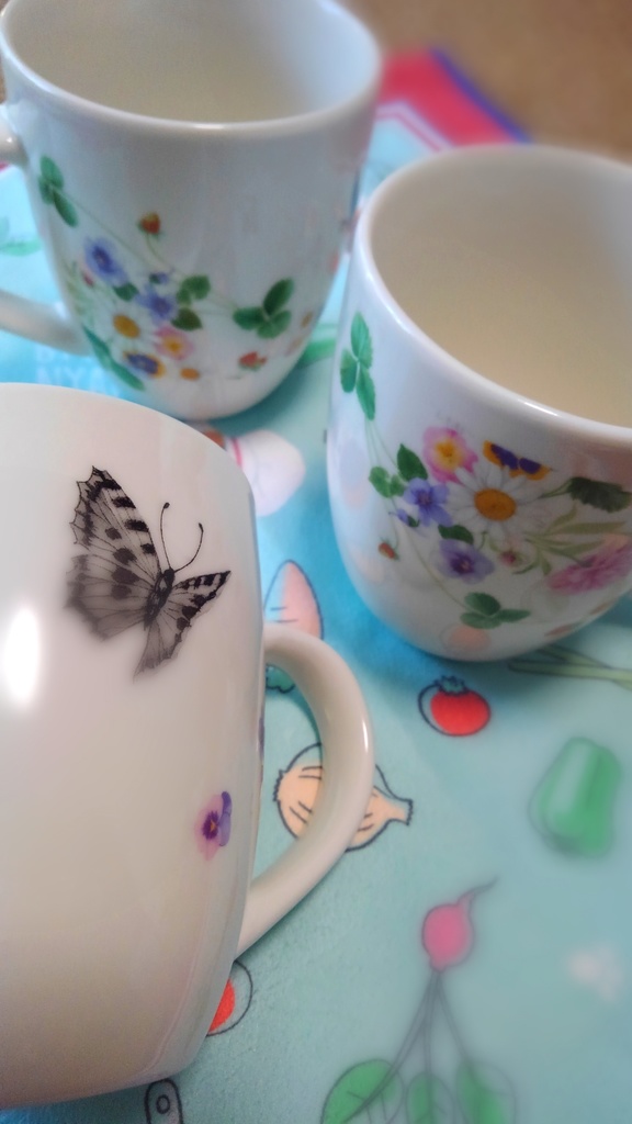 マグカップ☆苺と蝶