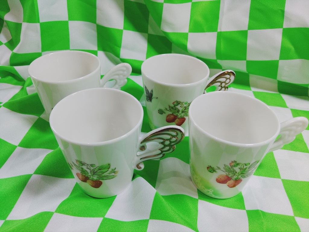 イチゴマグ(金彩)