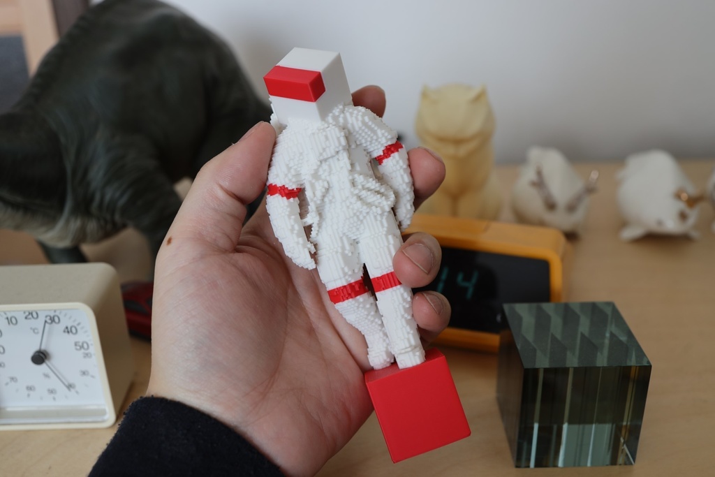 Astronaut_Mosaic_Cube_Black_Copper