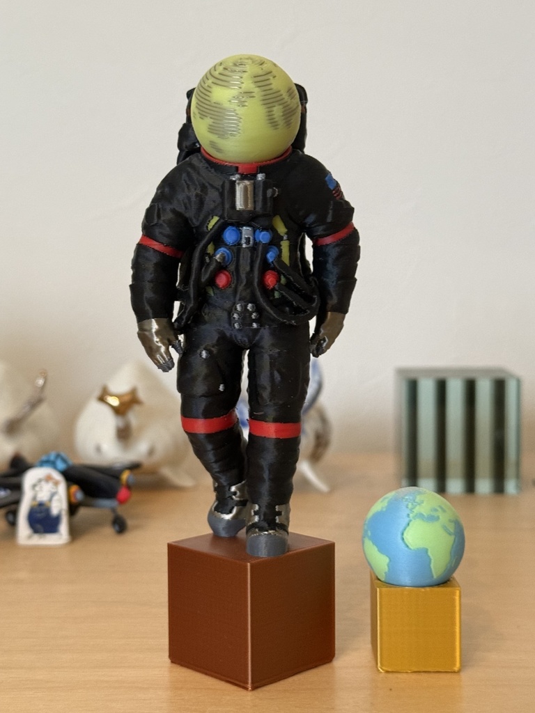 Astronaut_Moon