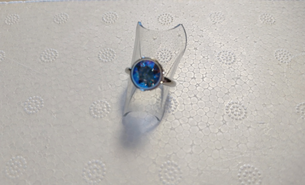 英二 イメージ スワロフスキーリング