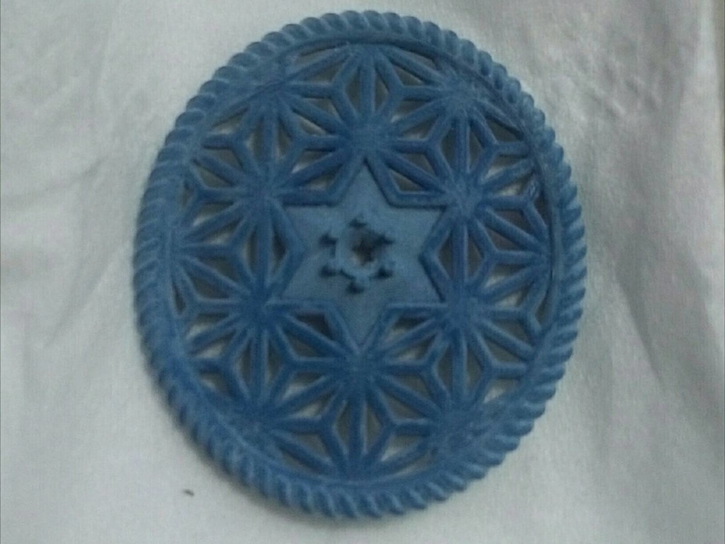 麻の葉模様のブローチ