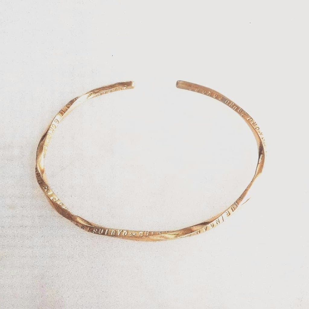 ぐるぐるバングル