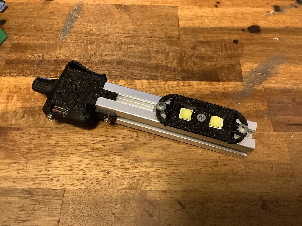 USB PD30w駆動 モバイル投光器 6000lm XHP70.2×2灯
