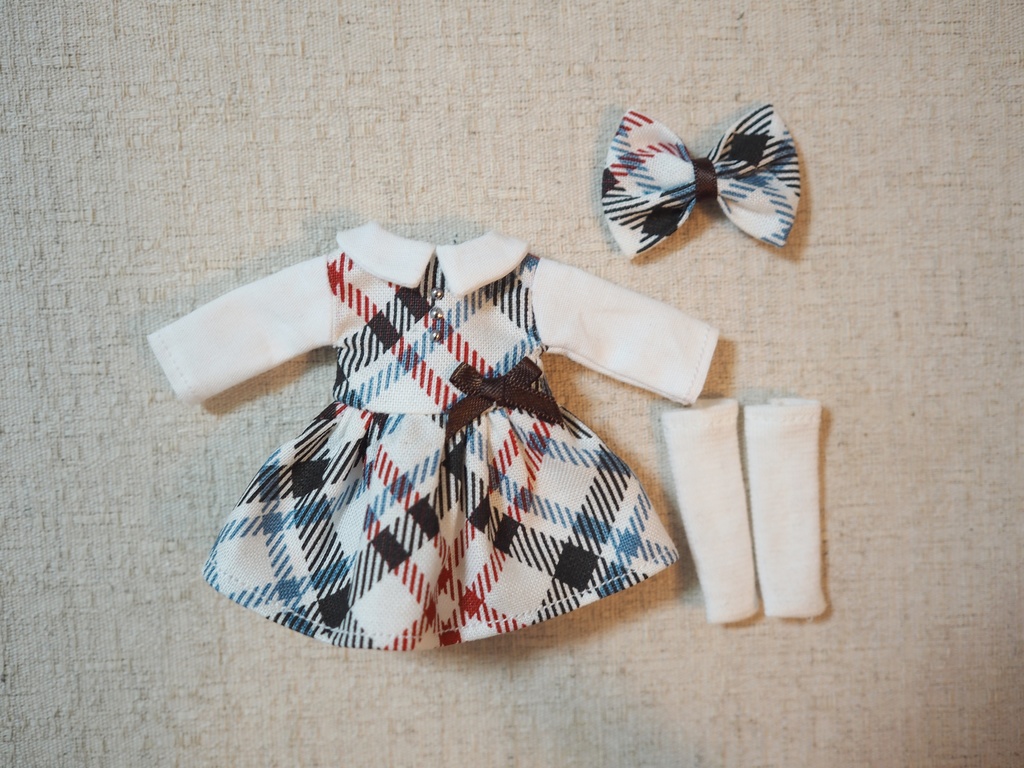 オビツ11用 文学チェックワンピースセット