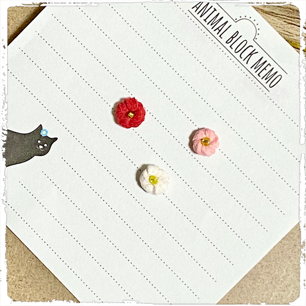 小さな梅の花ピアス・イヤリング