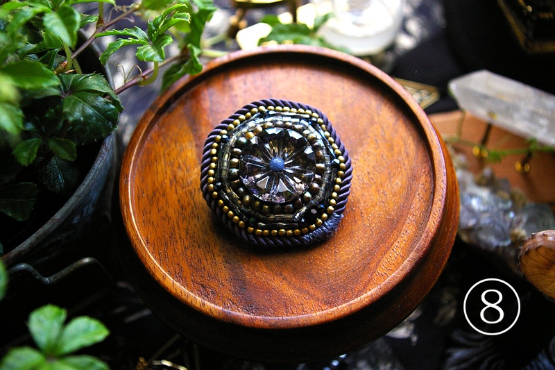 ビーズ刺繍ピアス・ブローチ