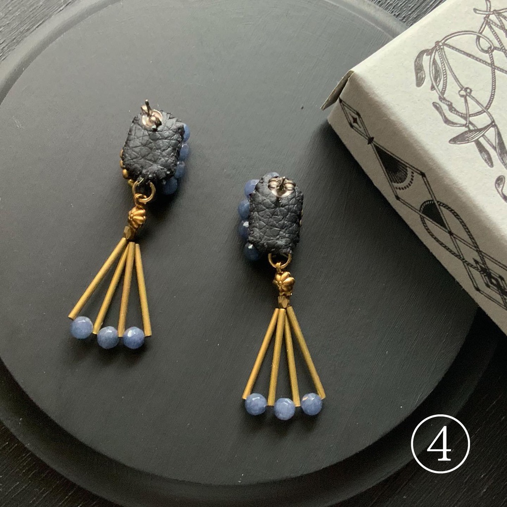 ビーズ刺繍ピアス・ブローチ