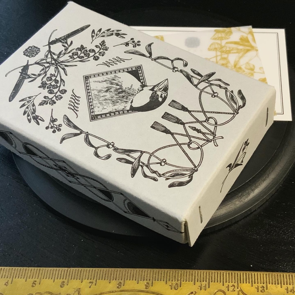 ビーズ刺繍ピアス・ブローチ