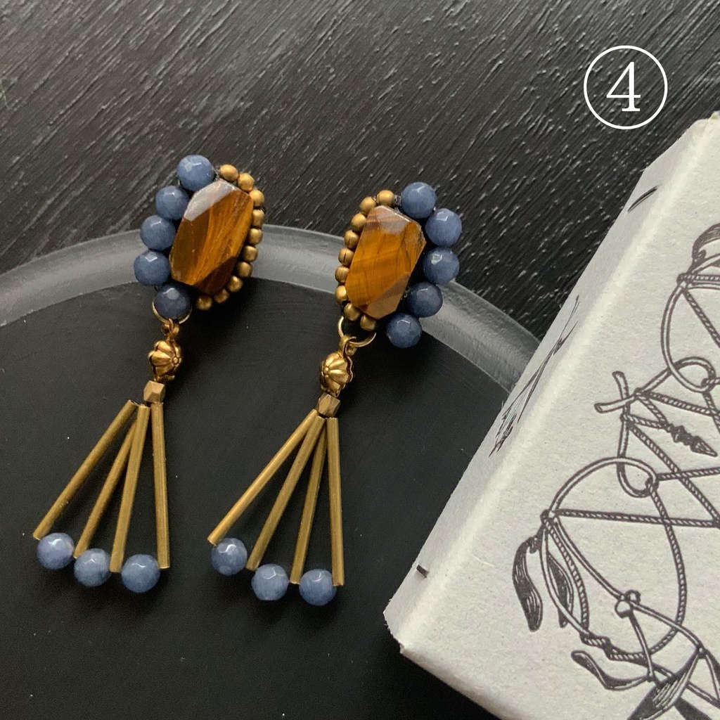 ビーズ刺繍ピアス・ブローチ