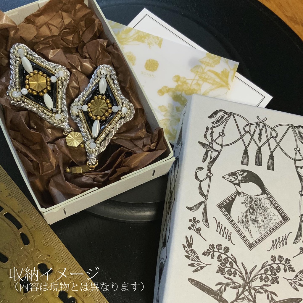 ビーズ刺繍ピアス・ブローチ