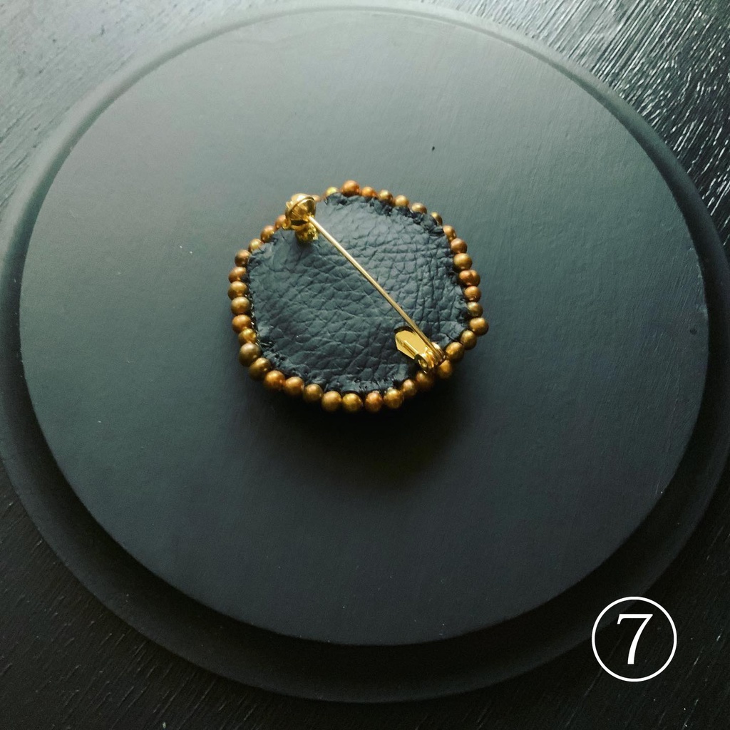 ビーズ刺繍ピアス・ブローチ